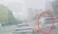 SUV连撞多车 亲历者:肇事司机在冷笑