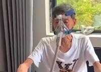 72岁老人边吸氧边坚持打麻将 开心最重要