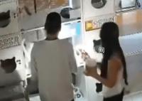 男子疑用电影票喂猫致其无法排便 小猫6个月大要洗胃灌肠