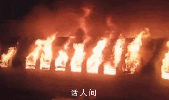印乘客带煤气瓶上火车做饭引发爆炸 车厢被熊熊大火吞噬