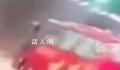 山西致5死27伤大巴事故监控曝光 客车疑似压到路面上污渍