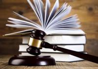 男子开车送同学出车祸被判赔19万 责任如何界定