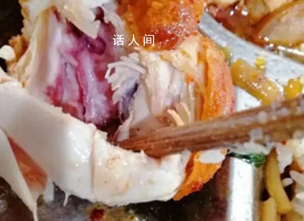 多名学生吃臭鸡腿后送医?教育局回应
