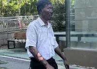 70岁保安冲入火场救火被灼成“雕像” 以为这是座雕像没想到是个真人