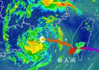福州暴雨 一消防车坠河5人失联