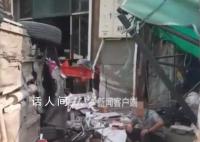 男子驾车撞岳母店铺 致1岁儿子死亡