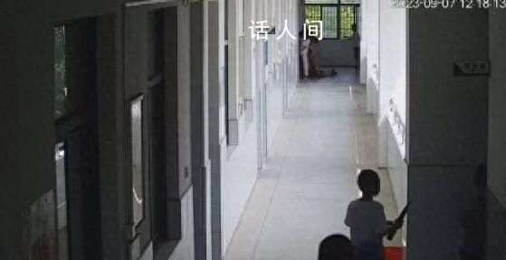 学生徒手挖出炮弹送进校长办公室 老师发现后立即报警