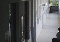 学生徒手挖出炮弹送进校长办公室 老师发现后立即报警