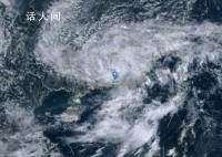 深圳暴雨持续 水库凌晨泄洪