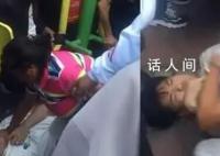 夫妻捡手机要报酬被拒将失主摁地上 双方发生争执