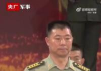 英雄团长祁发宝戴6排勋表亮相 向英雄致敬