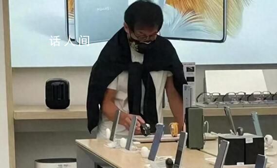 成龙买华为手机被网友偶遇 消息一出瞬间引发热议
