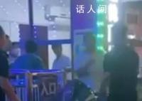 男子左右开弓狂扇游乐园门卫大爷 打人者已被依法行拘