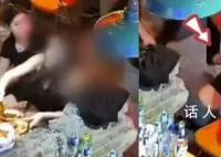 男子强行买单搭讪失败粗暴攻击女子 女子当场呕吐不止