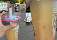 蜜雪冰城被曝喝出蜘蛛 店家称暂时不方便回答这个问题