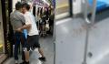 两男子疑因争座椅在地铁车厢内互殴 一男子受伤流血