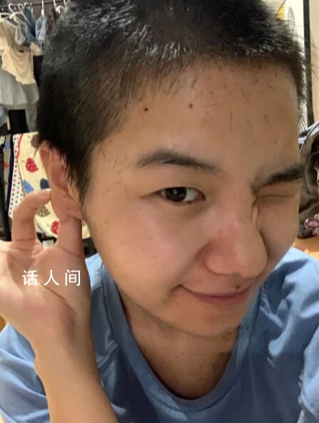 女生和妈妈双双剃寸头 惊到爸爸