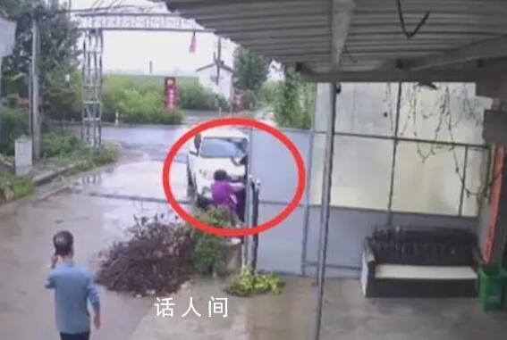老人被文旅局干部踹骨折 官方回应