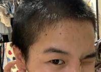 女生和妈妈双双剃寸头 惊到爸爸