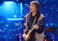 伍佰说你们25岁为什么会听我的歌 网友：等你到了我这个年纪你就会懂了