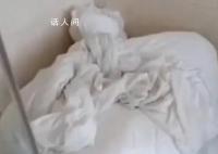 房客用被子堵地漏致酒店房间被淹 目前已经报警处理此事