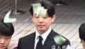 被钱砸中的刘亚仁 刘亚仁仍旧面不改色情绪十分稳定