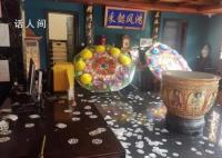 男子潜入原单位给前上司设灵堂撒纸钱 网友：多大仇多大怨啊