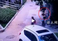 广州一小区天降哑铃险砸小孩 物业人员称正配合警方调查