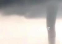 辽宁大连海域出现“水龙卷”现象 并伴有冰雹雷雨大风