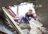 顶楼住户楼顶开洞 业主:全楼都漏水