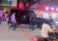 奔驰顶撞特警车辆 司机涉醉驾被刑拘