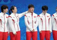 国羽女团丢金 何冰娇赛后落泪