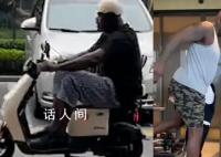 张伟丽将奥尼尔一把抱起 上演了旱地拔葱