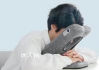 日本一公司推出趴着睡的头枕 零售价为8800日元