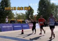 男子马拉松终点前倒立被反超 网友：赛场显眼包