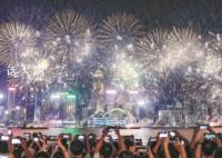 香港烟花汇演:逾3万枚礼花齐放