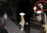 女子景区插队被阻后搬石头砸人 搬起石头追砸劝阻游客发泄