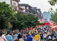 年轻人开始选择小众城市反向游 为了避开人从众