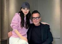 爱马仕总监晒和Angelababy合照