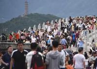 “数”读假日消费“热”力足 全国国内旅游出游合计3.95亿人次