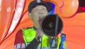 保安大叔成大唐不夜城“隐藏彩蛋” 网友：他应该很热爱他的工作
