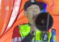 保安大叔成大唐不夜城“隐藏彩蛋” 网友：他应该很热爱他的工作