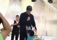 金世佳被娃求抱承认是自己儿子 已经隐婚生子