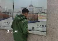火车站回应窗口拉着窗帘办业务 非办理业务时段