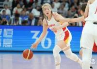 李梦好猛 上半场比赛中李梦就个人独得12分