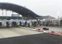 男子趁高速免费最后20秒卡点出站 省下100多元全程180km左右