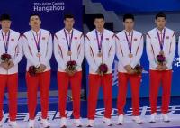 中国男篮领奖表情 中国男篮全体队员出席表情严肃
