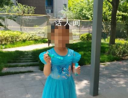 海滩走失女童身上蓝衣为何值得关注 4岁女童走失事件引起社会关注