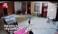 女儿一遍遍喊妈妈女子看后连夜赶回 场面令不少网友感到心酸