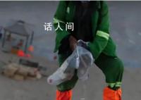 十一长假敦煌鸣沙山景区垃圾遍地 工作人员艰难爬沙山拾捡